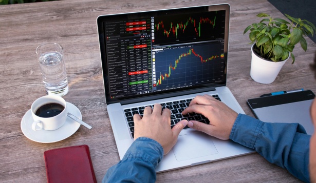 Discover the Advantages of CFD Trading over Physical Stock Trading in South Africa