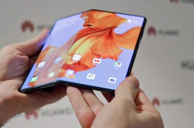 Huawei's Mate X Foldable Feels "Like You're Using a Tablet", But has a High $2,600 Price Tag