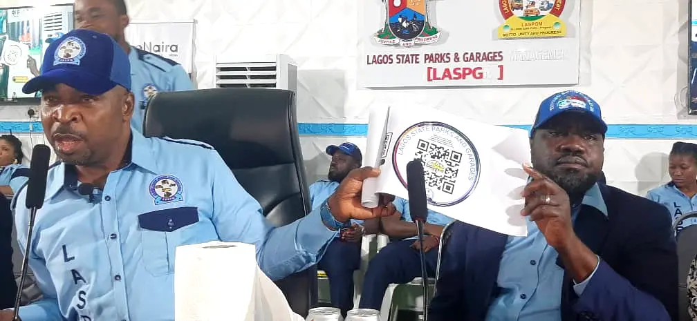Akinsanya (left) and Lagos State Parks and Garages Deputy Chairman Alhaji Sulyman B. Ojora displaying the bar code
